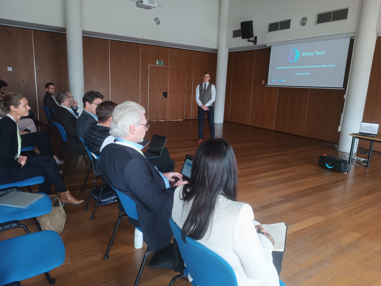 CTO Miron Marczuk prezentuje projekt na podsumowaniu programu 'Seedbed' organizowanego przez EIT Food.
