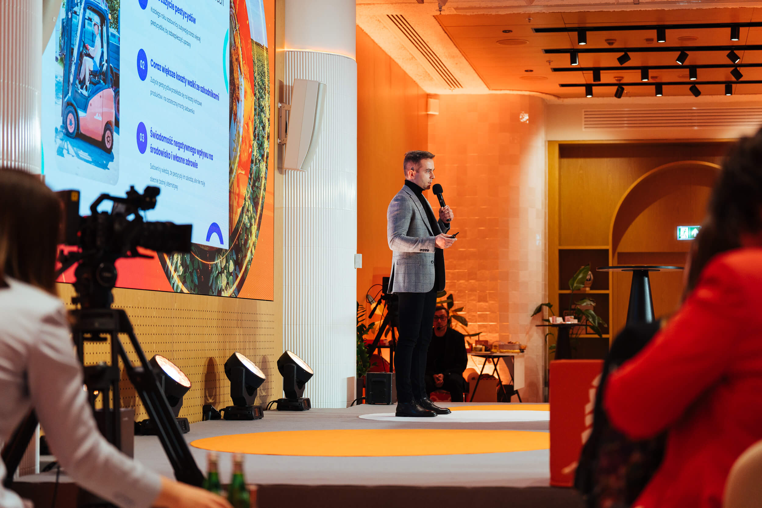 CEO Łukasz Kopiński prezentujący projekt Owoce 4.0 na Finale VI Edycji Programu Grantowego ING - Warszawa, 4.12.2024